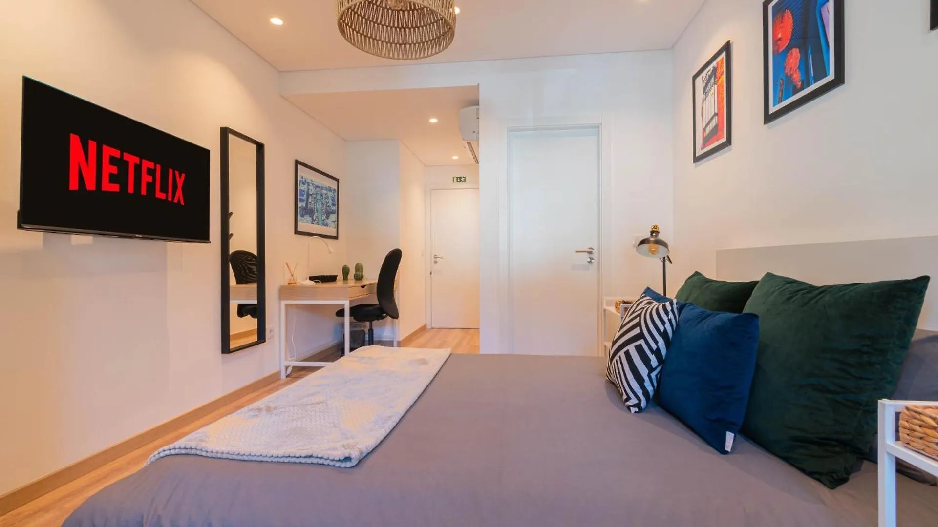 بيت ضيافة 7Min To Uni Se-Velha - Ac - Work Desk - 300Mbs Wifi - Suite 3 كويمبرا
