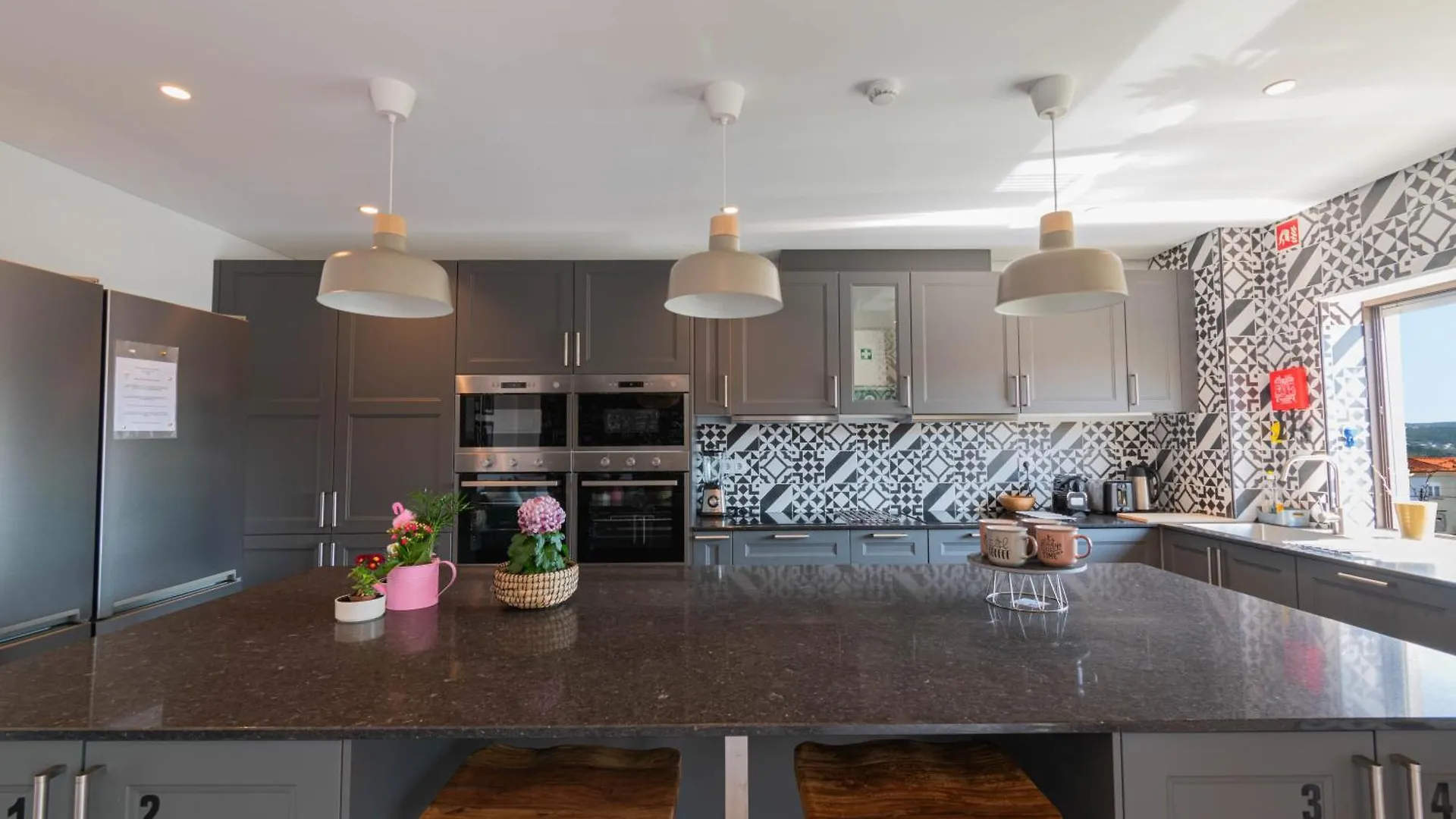 7Min To Uni Se-Velha - Ac - Work Desk - 300Mbs Wifi - Suite 3 كويمبرا بيت ضيافة